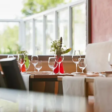 فندق Restaurant Mohren 4*